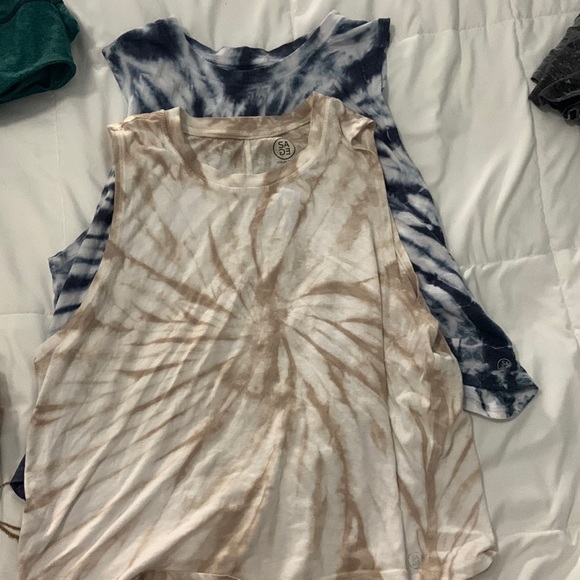 Tank tops - Picture 1 of 2